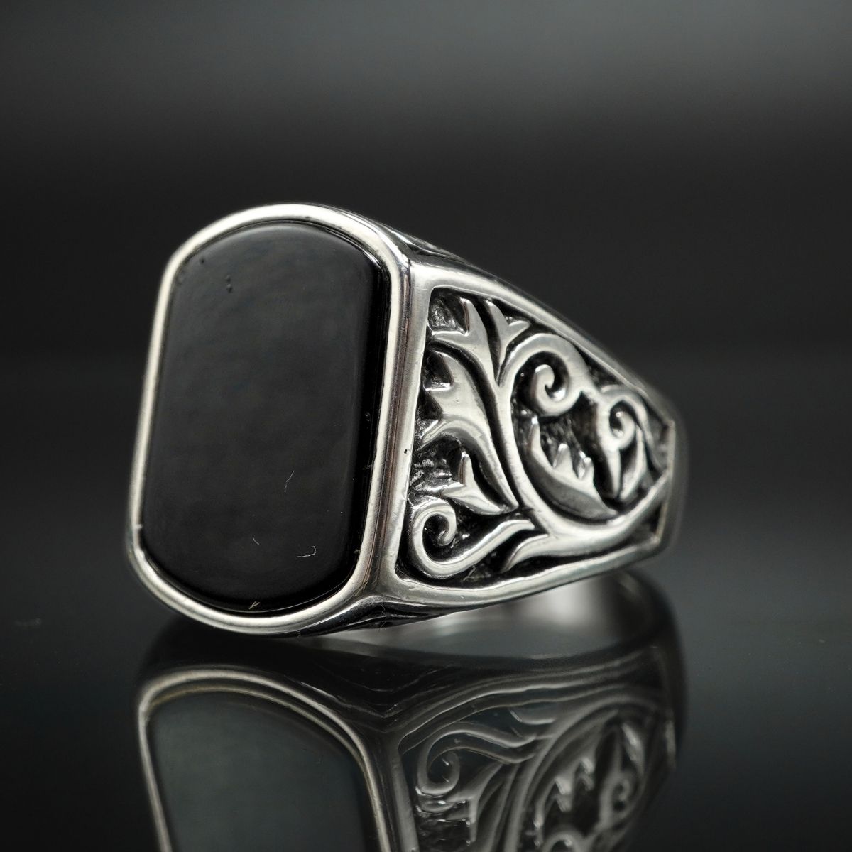HANDMADE SILVER MEN RING IN BLACK ONYX GEMSTONE