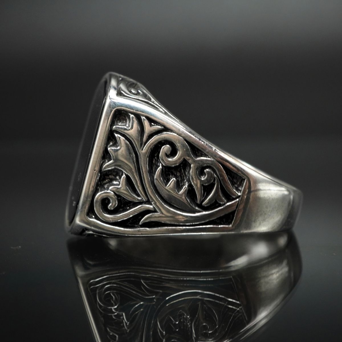 HANDMADE SILVER MEN RING IN BLACK ONYX GEMSTONE