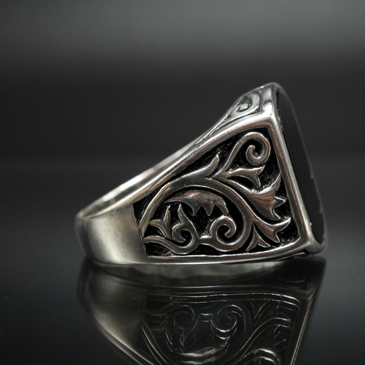 HANDMADE SILVER MEN RING IN BLACK ONYX GEMSTONE