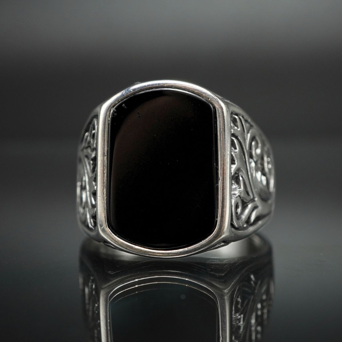 HANDMADE SILVER MEN RING IN BLACK ONYX GEMSTONE
