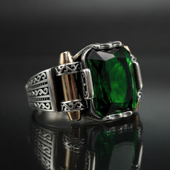 SILVER MEN RING IN EMERALD 