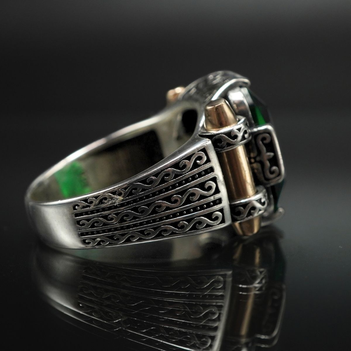 SILVER MEN RING IN EMERALD 