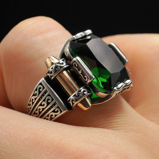 SILVER MEN RING IN EMERALD 