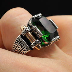 SILVER MEN RING IN EMERALD 