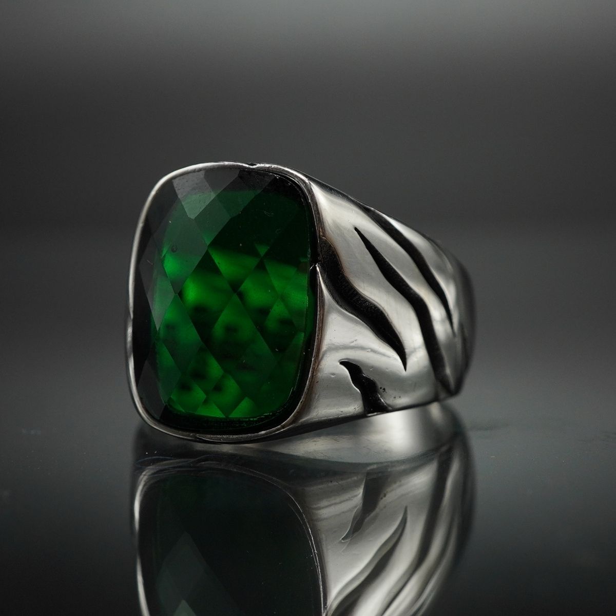 EMERALD GEMSTONE HANDMADE RING IN 925 STERLING SILVER