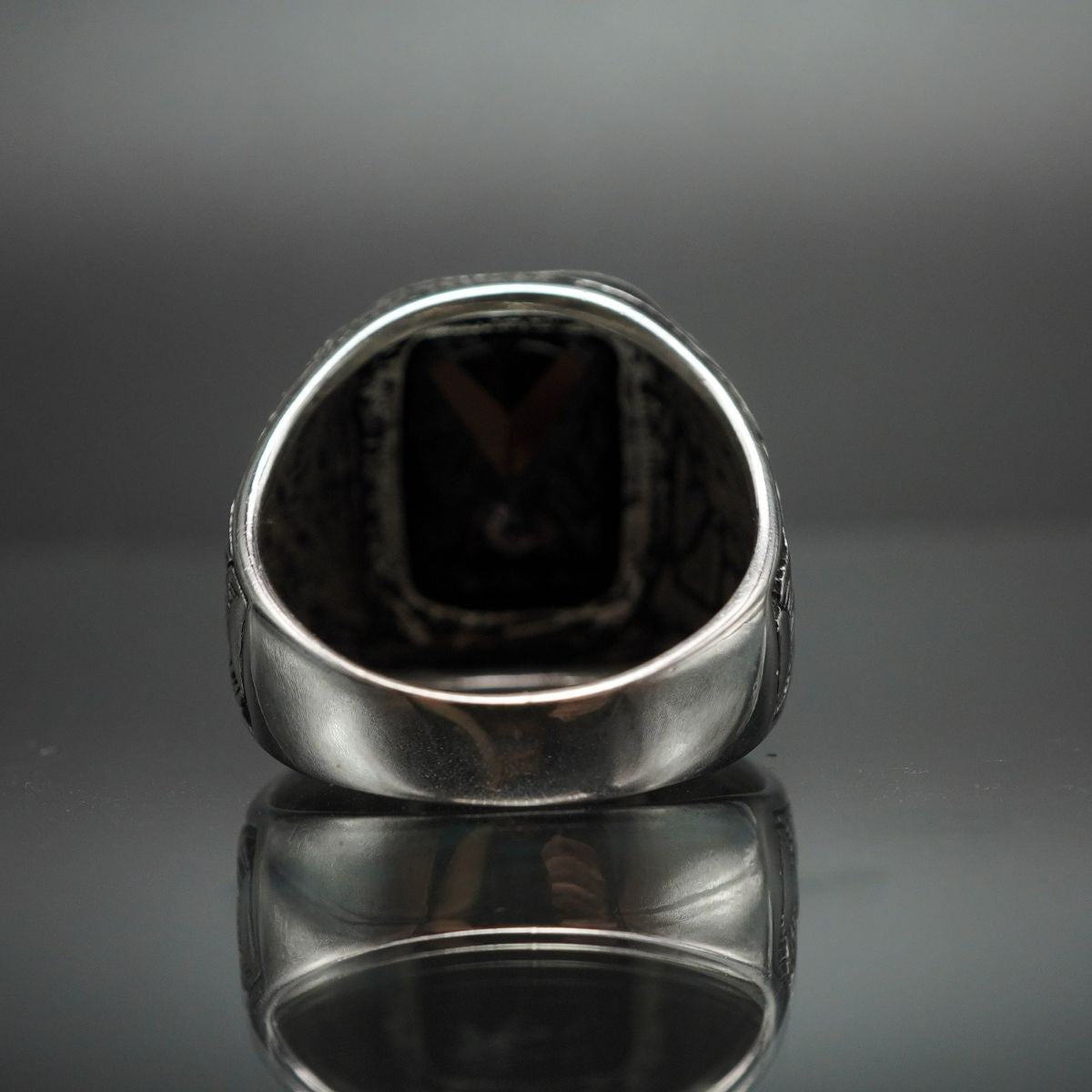 MEN HANDMADE SILVER RING IN BLACK ONYX