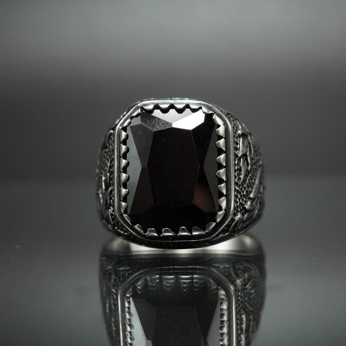 MEN HANDMADE SILVER RING IN BLACK ONYX