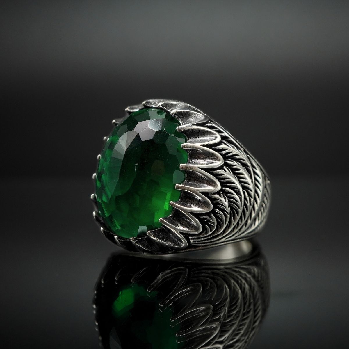 SILVER MEN RING IN GREEN EMERALD STONE