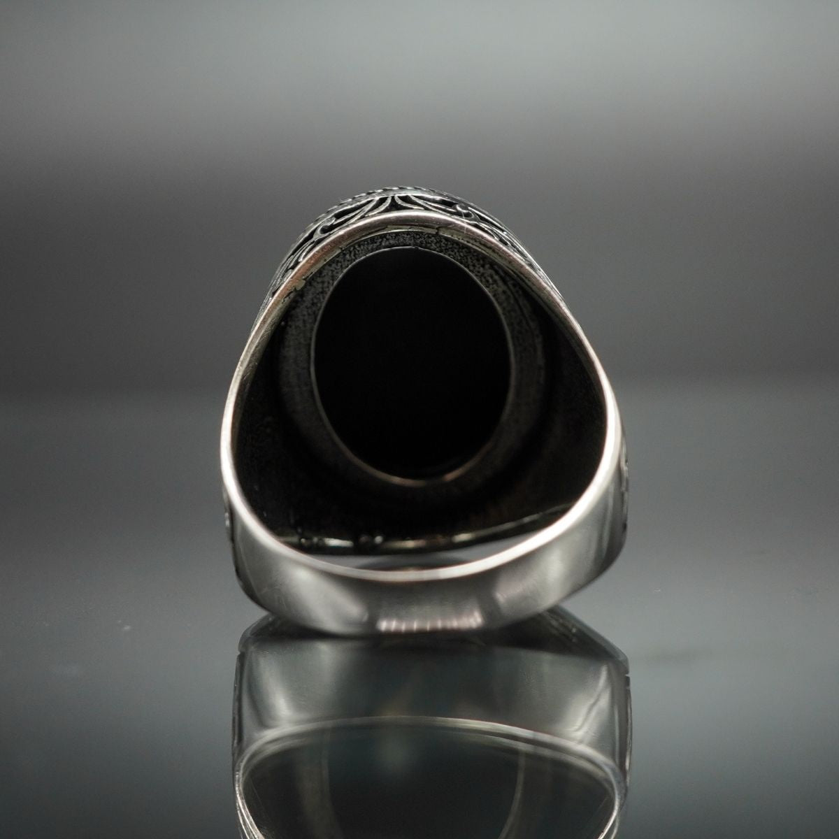 CLASSIC SILVER MEN RING IN ONYX