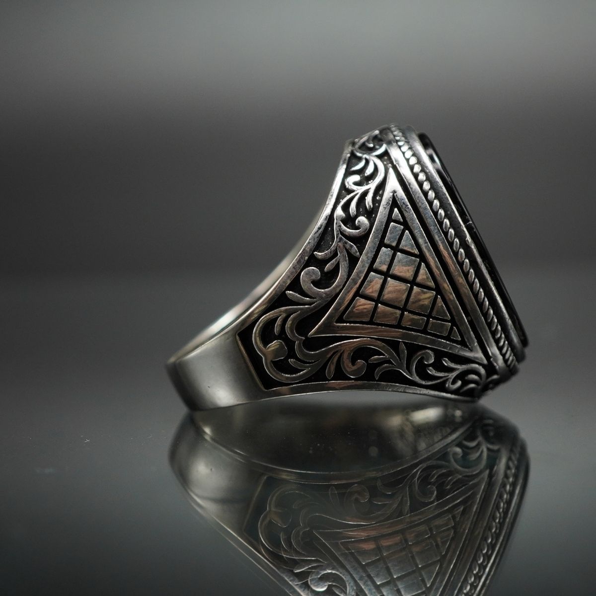 CLASSIC SILVER MEN RING IN ONYX