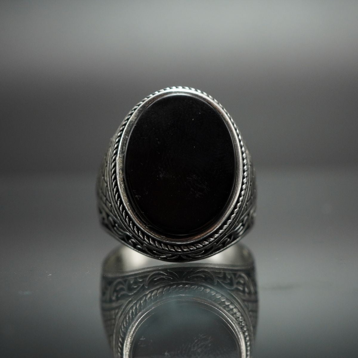 CLASSIC SILVER MEN RING IN ONYX