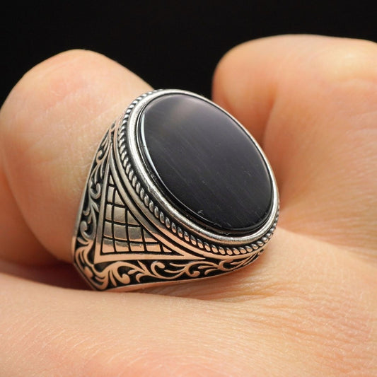CLASSIC SILVER MEN RING IN ONYX