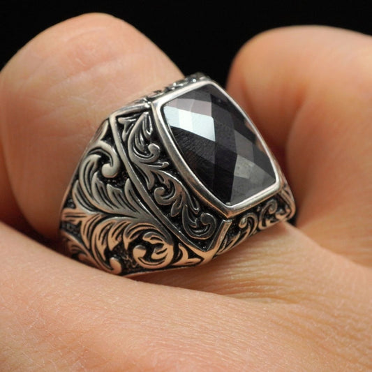 HANDENGRAVED BLACK ONYX GEMSTONE IN 925 SILVER RING