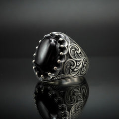 HANDENGRAVED SILVER MEN RING IN ONYX