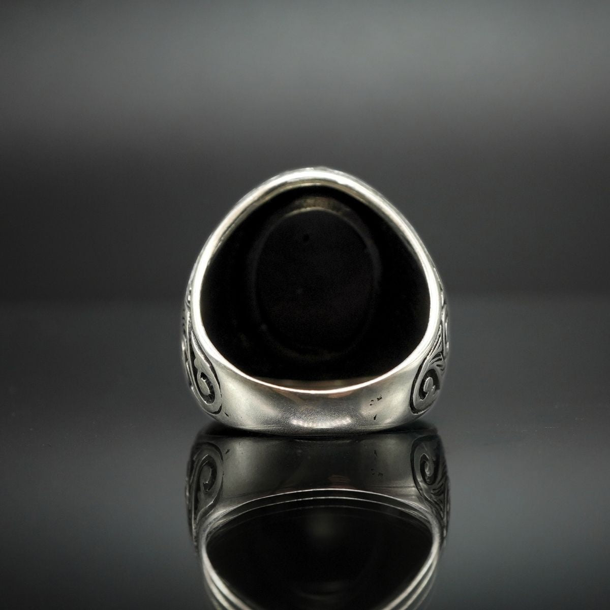 HANDENGRAVED SILVER MEN CLASSIC RING IN BLACK ONYX