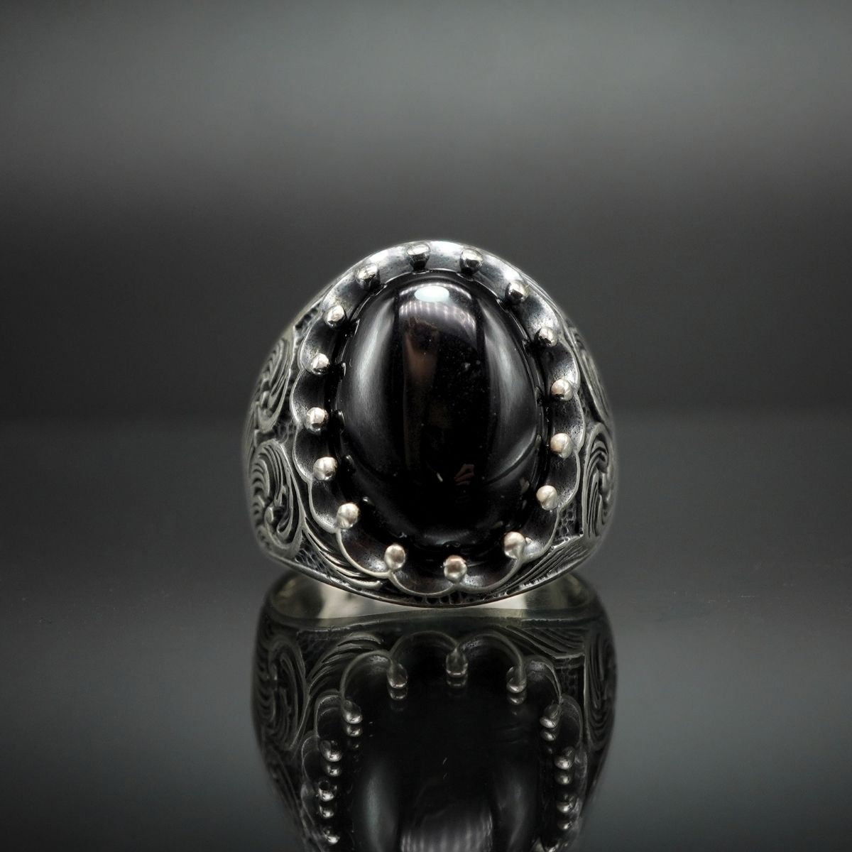 HANDENGRAVED SILVER MEN CLASSIC RING IN BLACK ONYX
