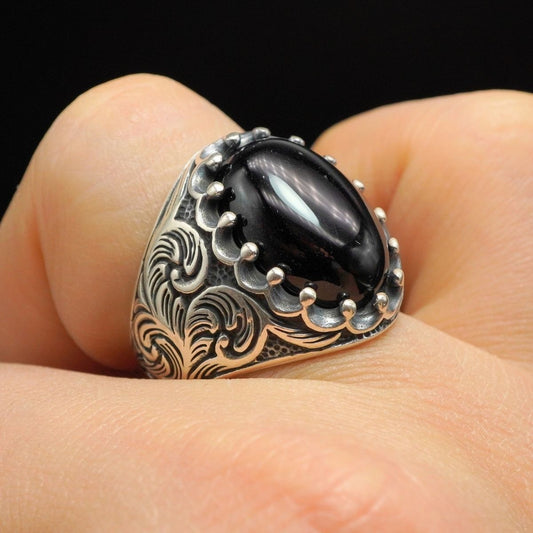 HANDENGRAVED SILVER MEN CLASSIC RING IN BLACK ONYX