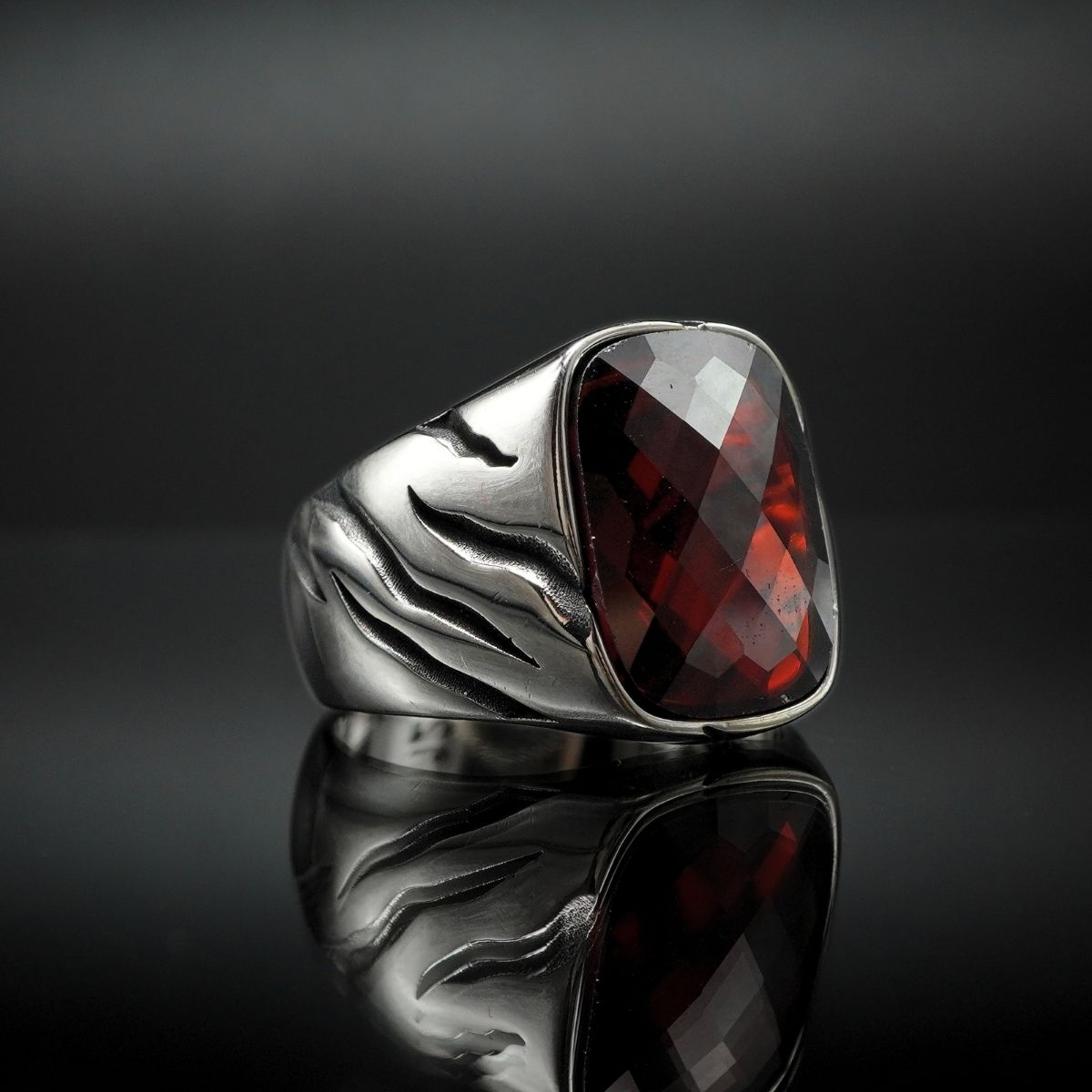 RUBY GEMSTONE HANDMADE RING IN 925 STERLING SILVER