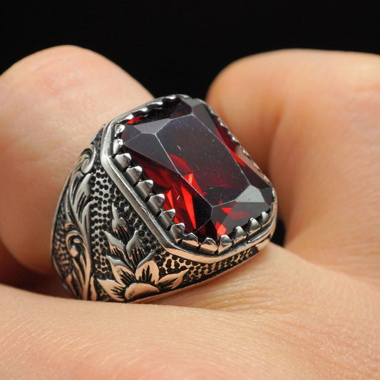 RUBY MEN RING IN SILVER