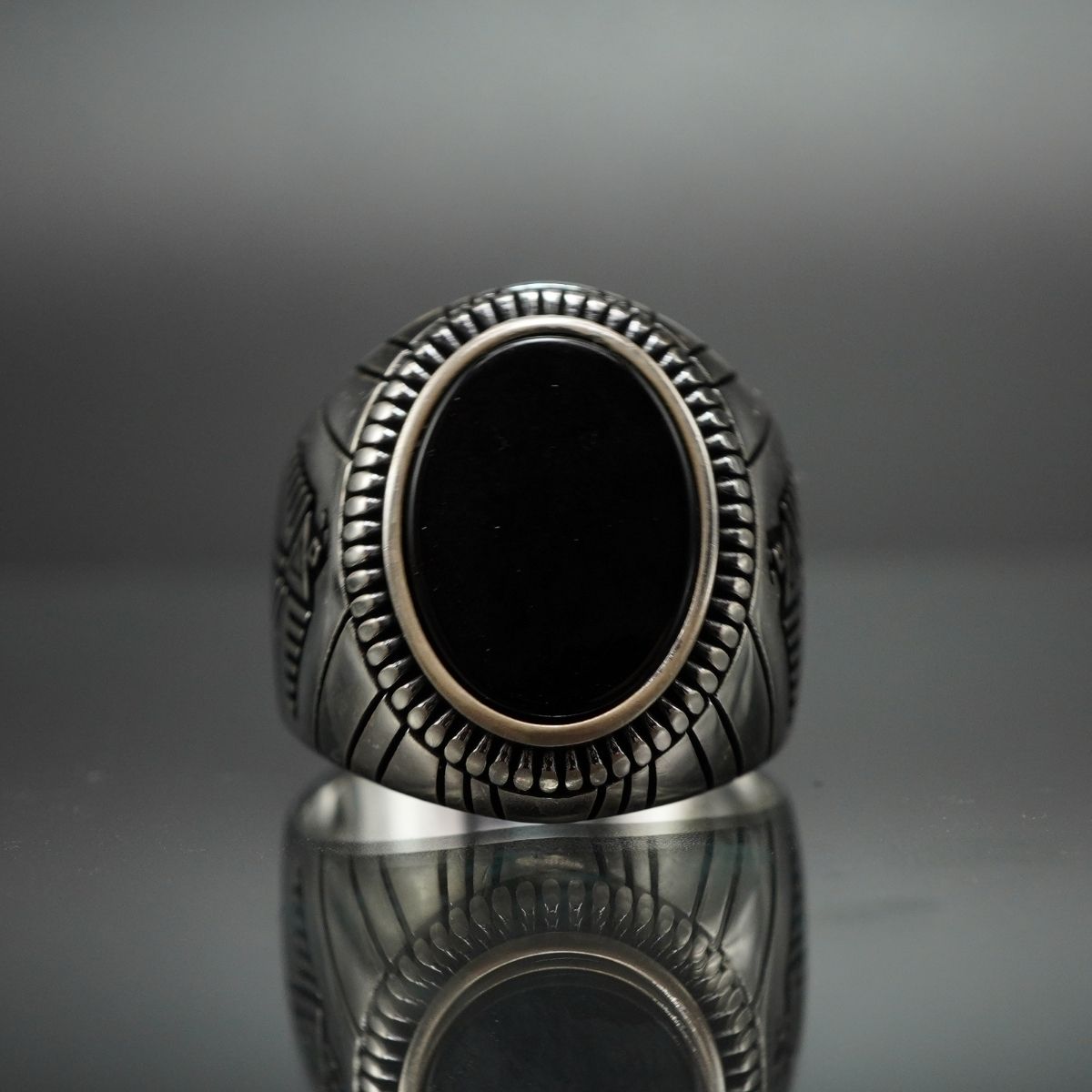 VINTAGE TENGRI BIRD 925 STERLING SILVER RING IN ONYX