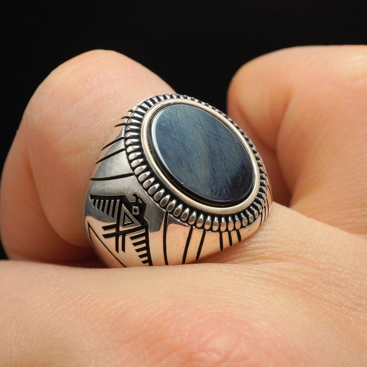 VINTAGE TENGRI BIRD 925 STERLING SILVER RING IN ONYX