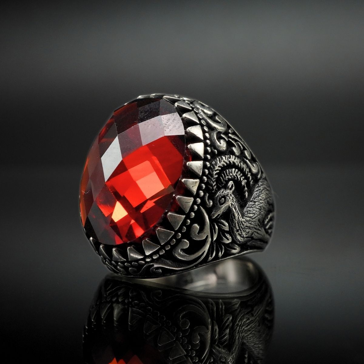 DEER 925 SILVER VINTAGE RING IN RUBY