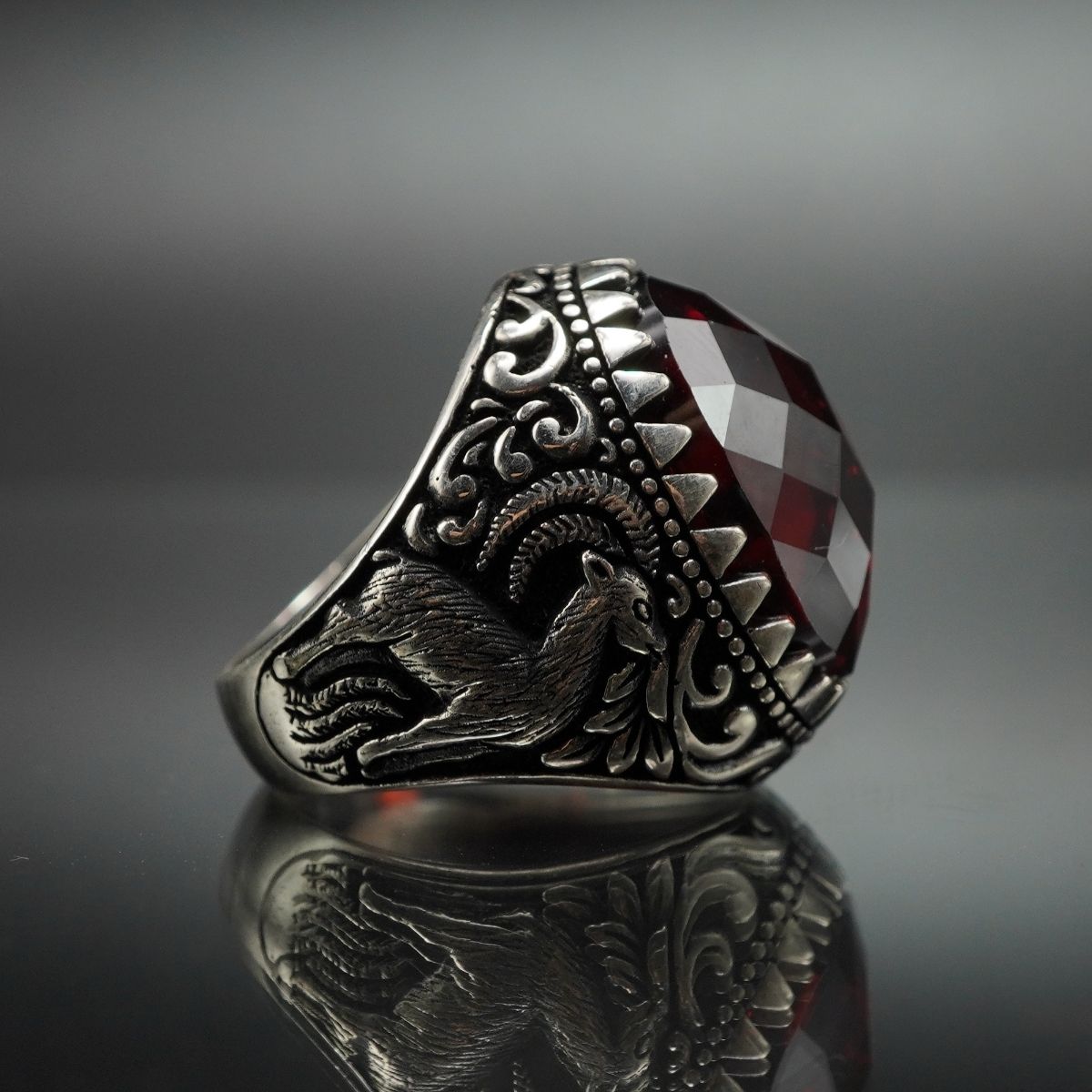 DEER 925 SILVER VINTAGE RING IN RUBY